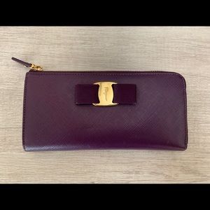 Salvatore Ferragamo Miss Vara Bow Zip Wallet